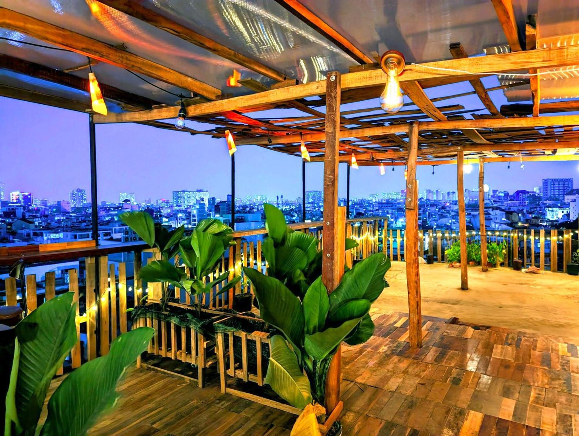 The Gk House Hostel, Ecolliving, Central City, Natural Wooden, Chill View Rooftop, Restaurant And Cocktail Bar Ho Chi Minh Zewnętrze zdjęcie