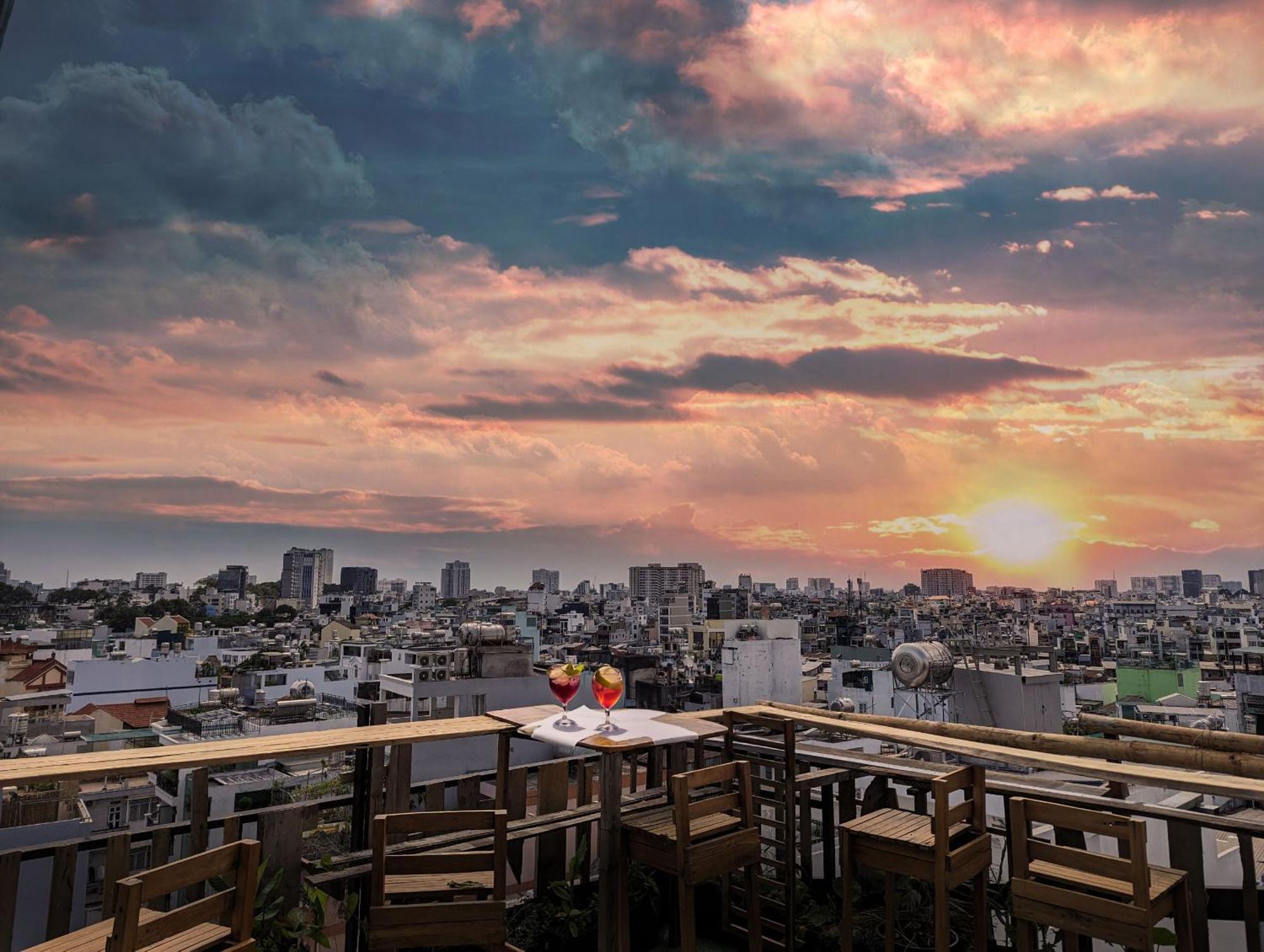 The Gk House Hostel, Ecolliving, Central City, Natural Wooden, Chill View Rooftop, Restaurant And Cocktail Bar Ho Chi Minh Zewnętrze zdjęcie